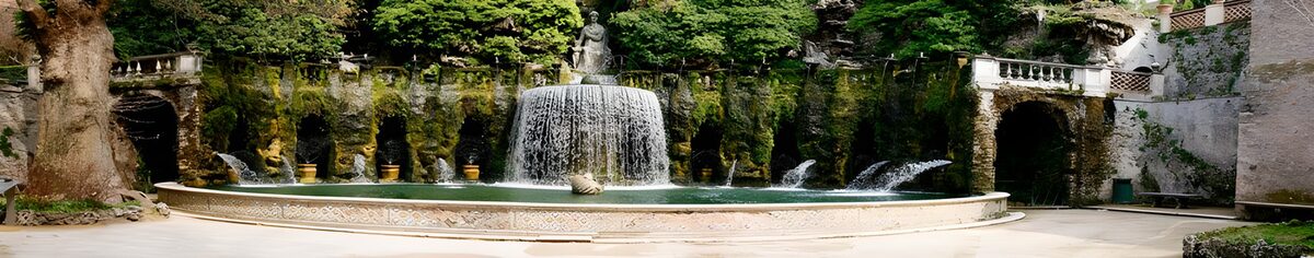 TP10356: Prachtige Fontein in Groene Tuin