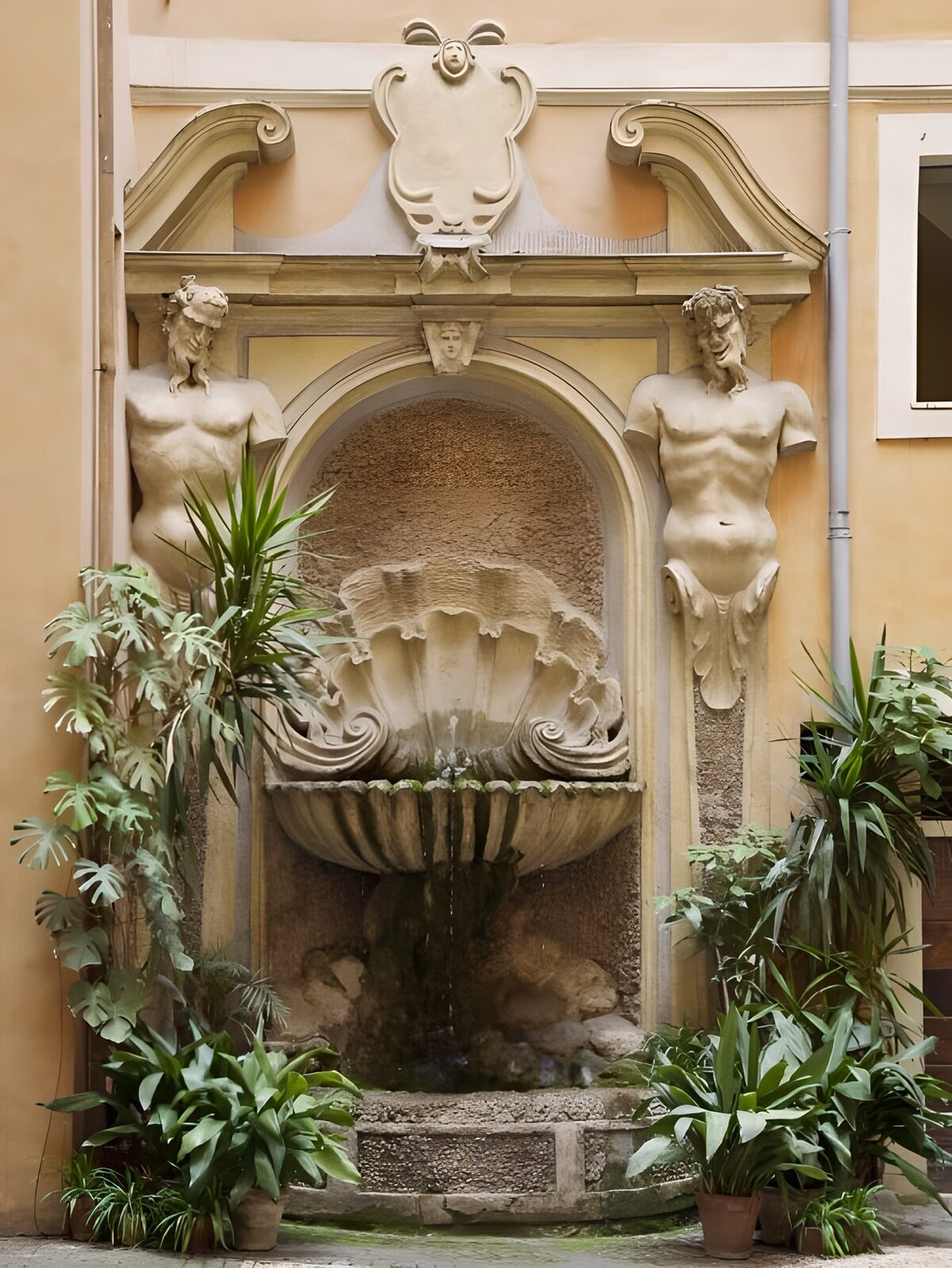 TP56606: Fontein met 2 mannelijke torso's