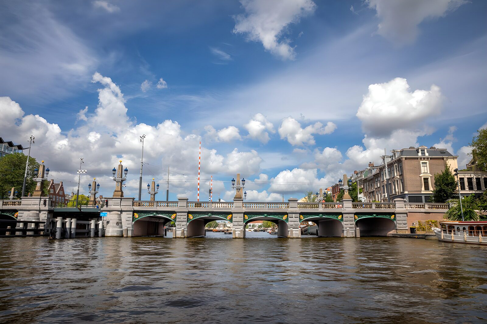 TP37288: Brug over het water in Amsterdam