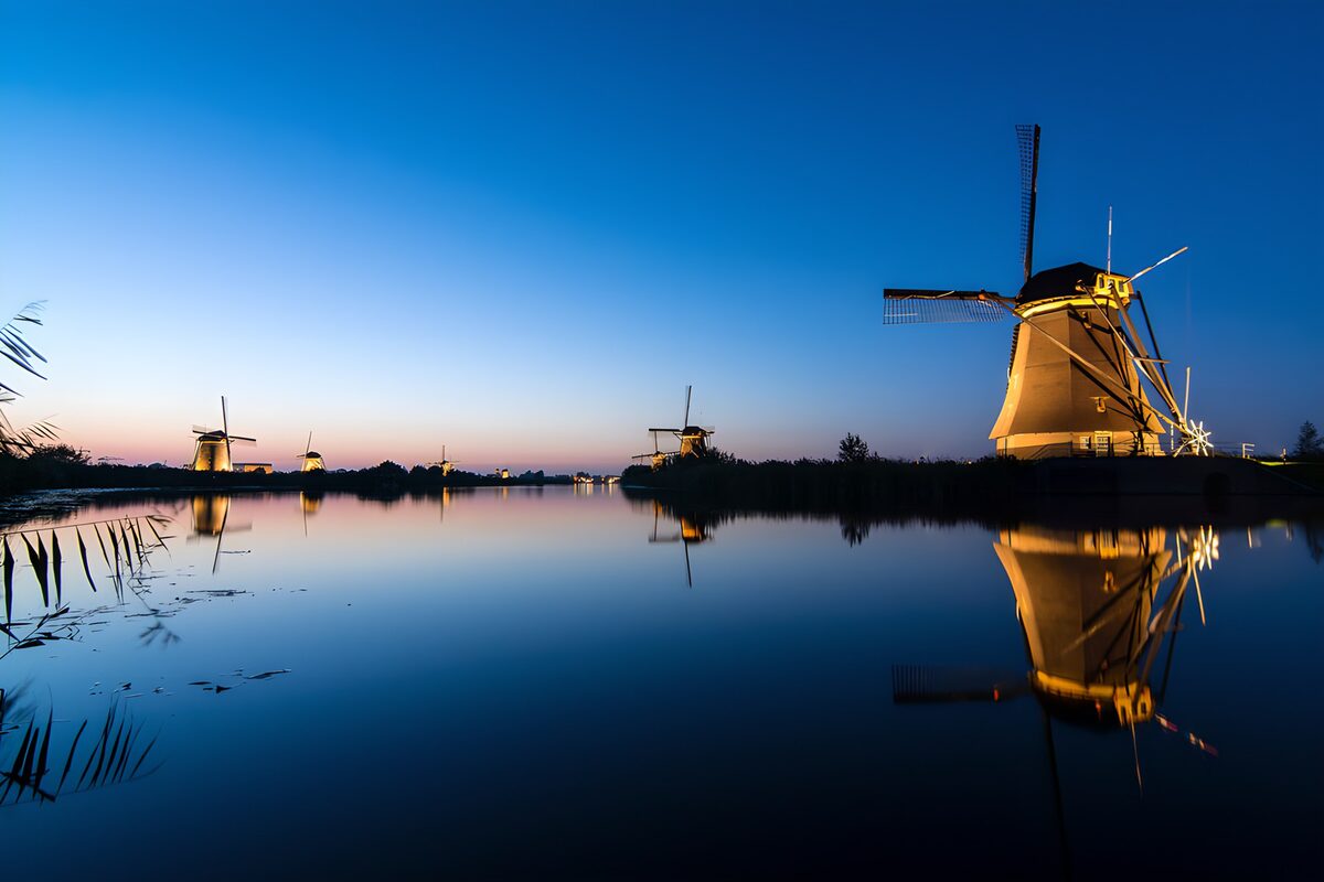 TP27174: Molens bij zonsopgang in Kinderdijk