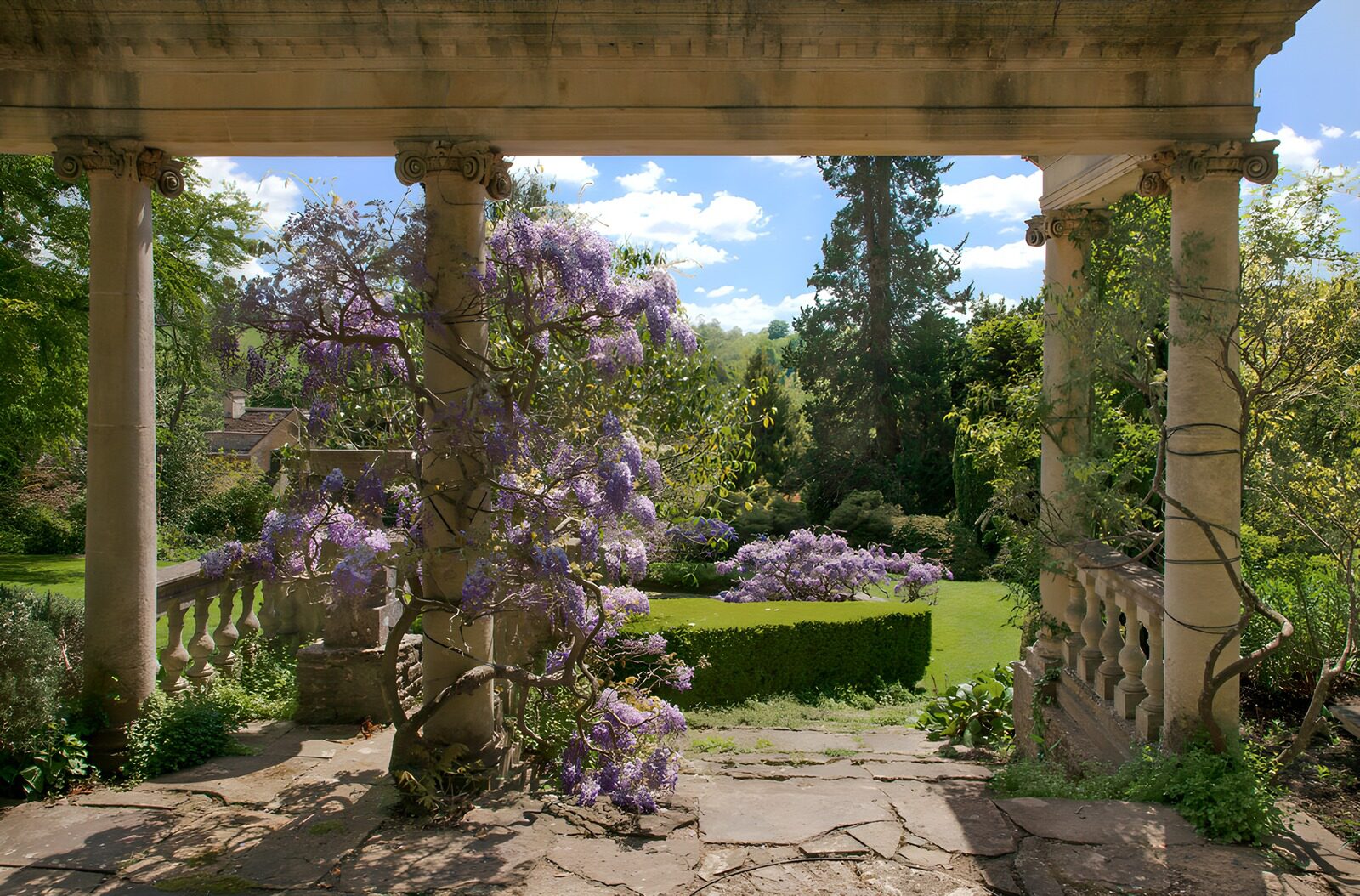 TP69721: Prachtige tuin met bloeiende wisteria