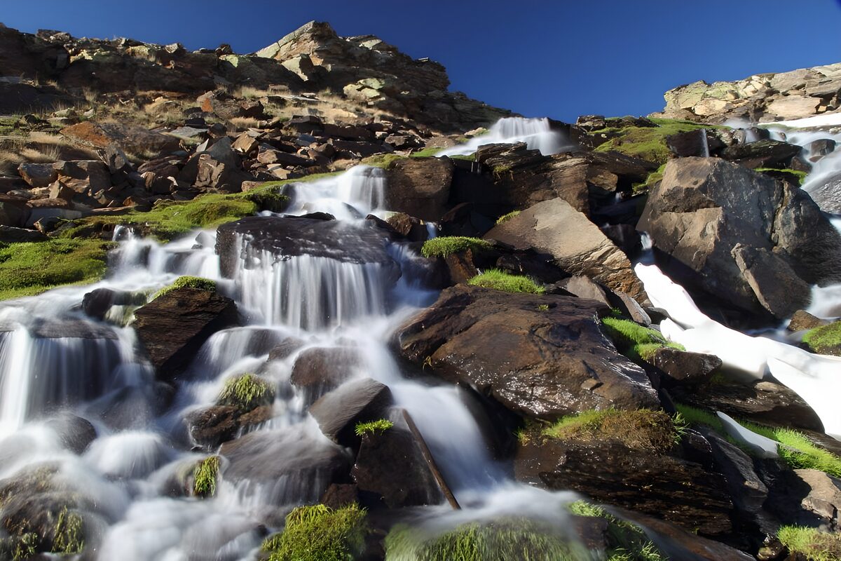 Stroom van de Bergwaterval