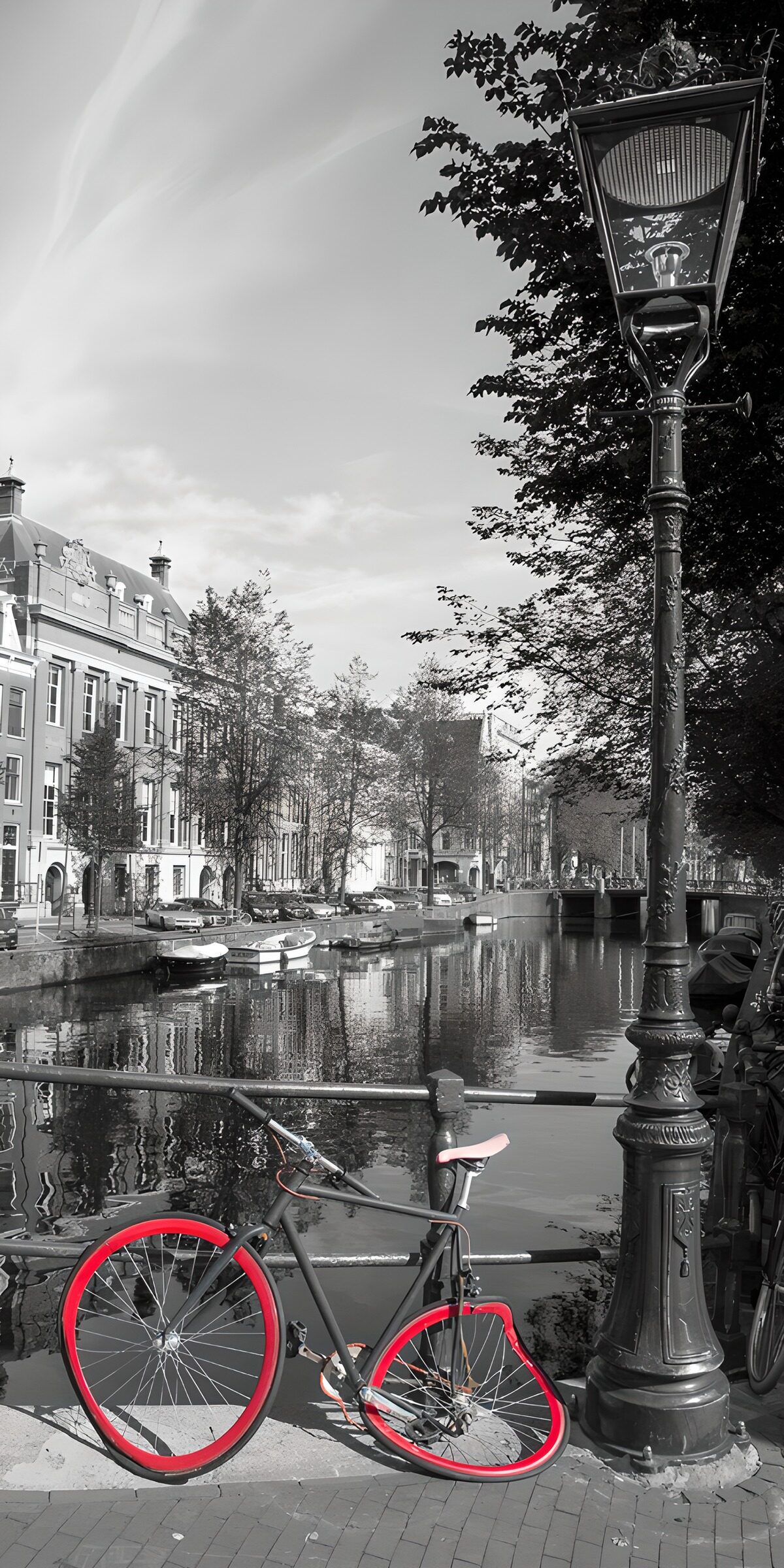 TP12694: Fiets aan de Amsterdamse gracht