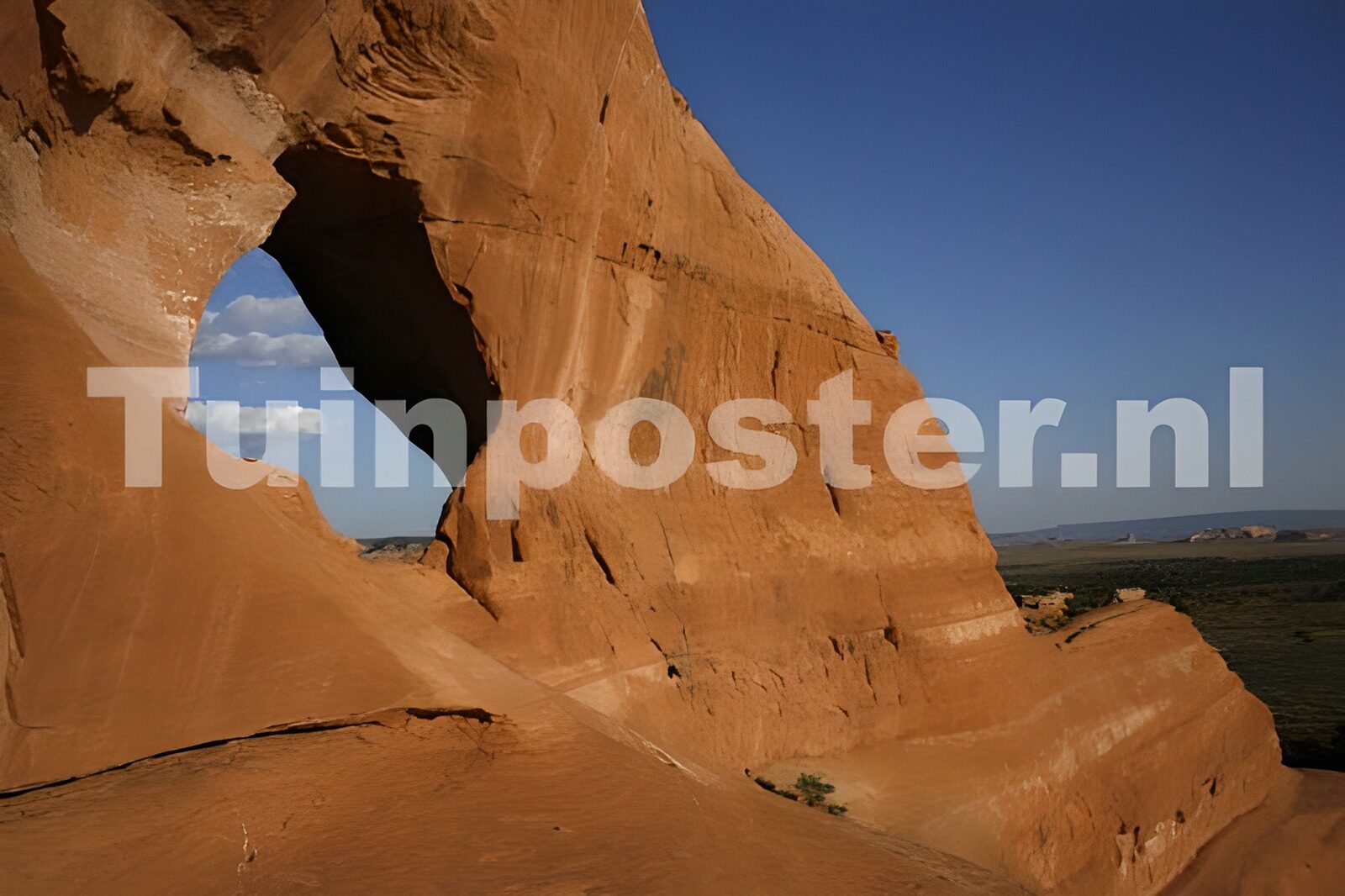 TP72366: Canyon met gat in rotsen en blauwe lucht
