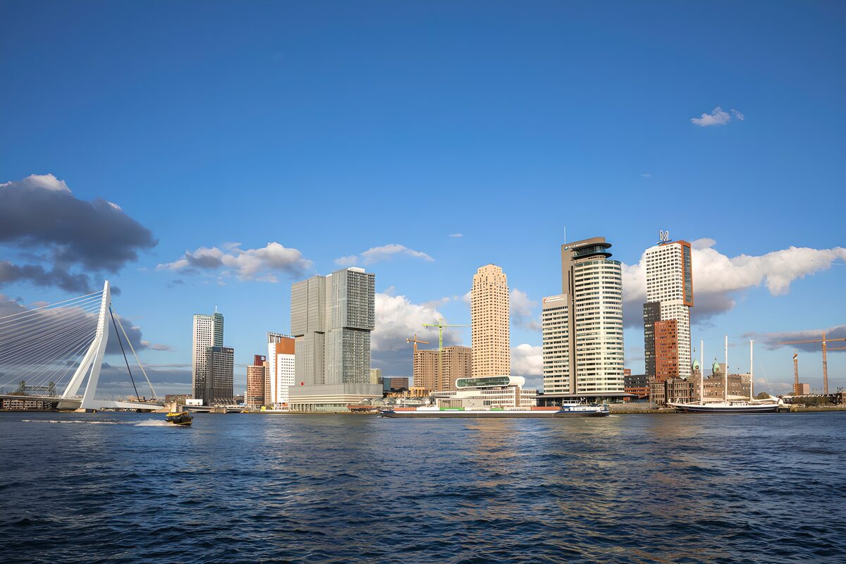 Skyline van Rotterdam aan de Maas