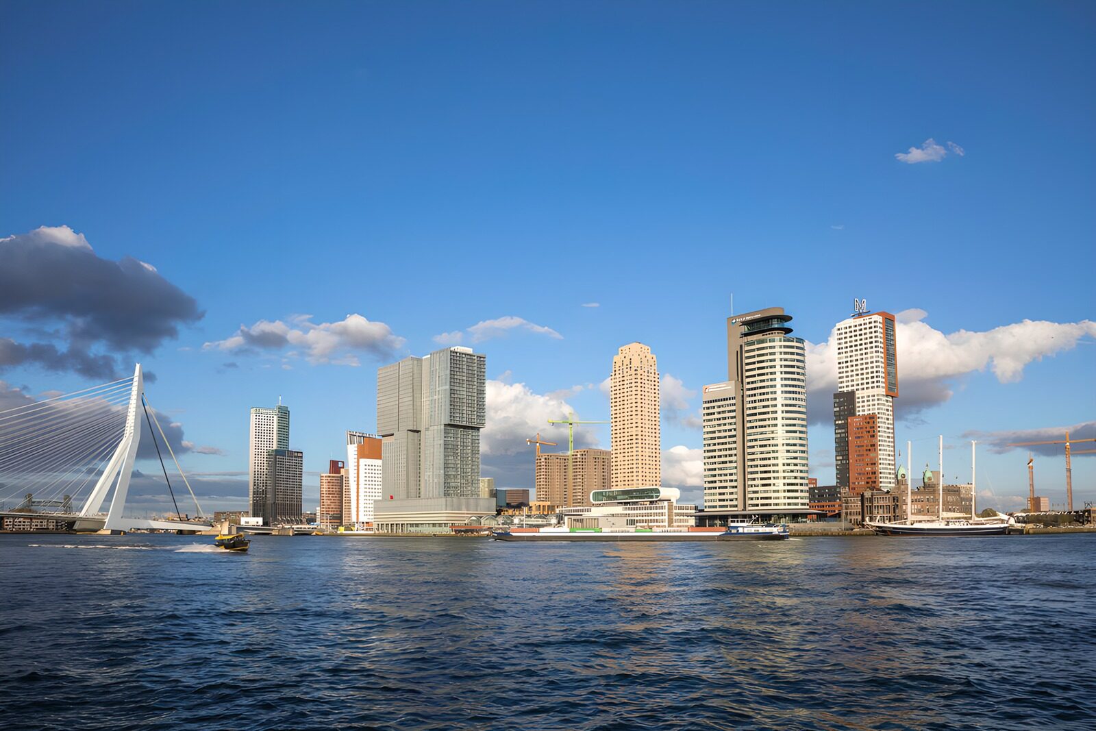 TP40765: Skyline van Rotterdam aan de Maas