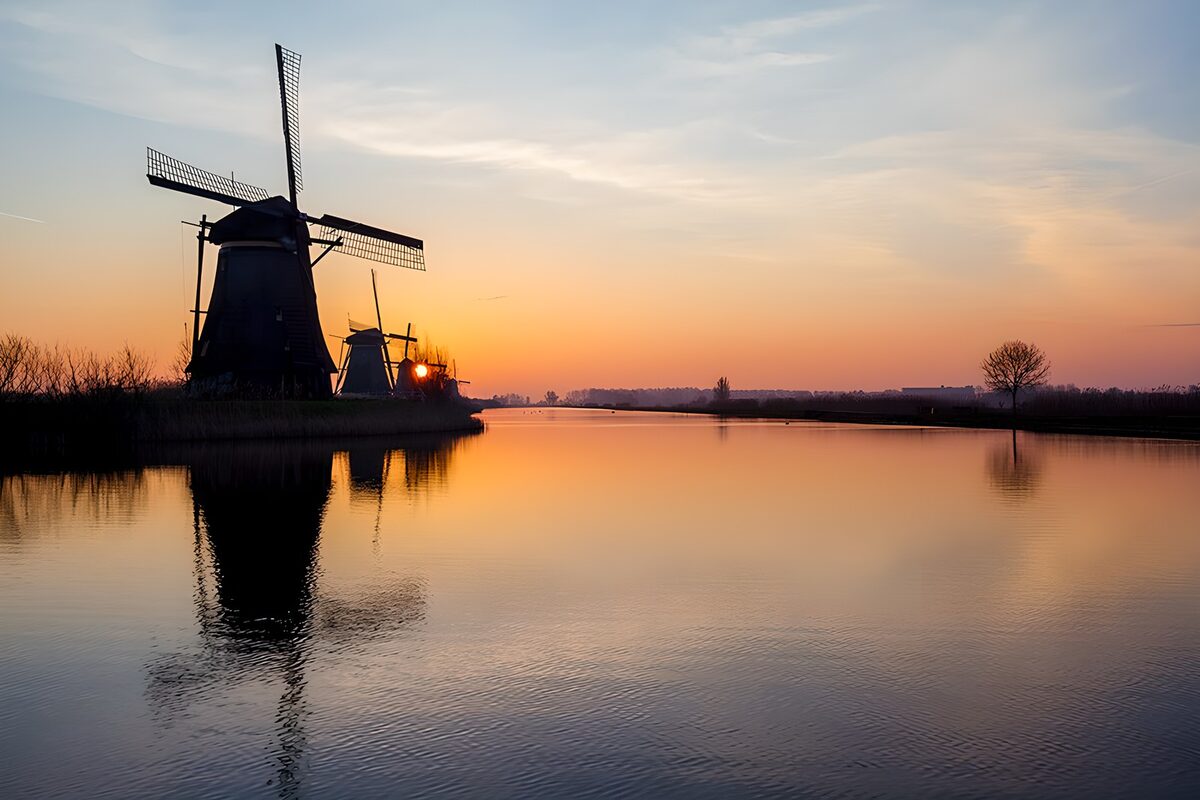 Prachtige zonsondergang bij de molens