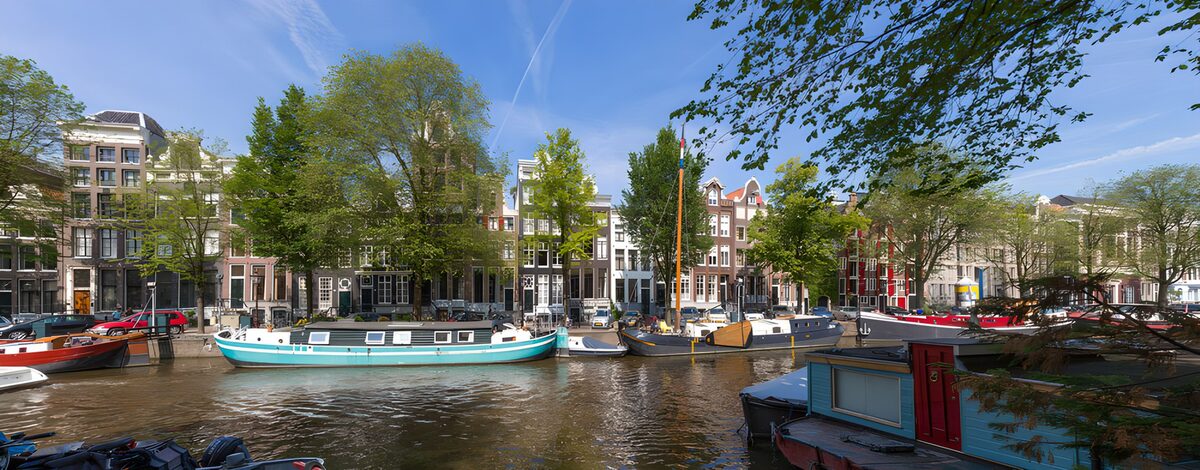 Rustige gracht in Amsterdam