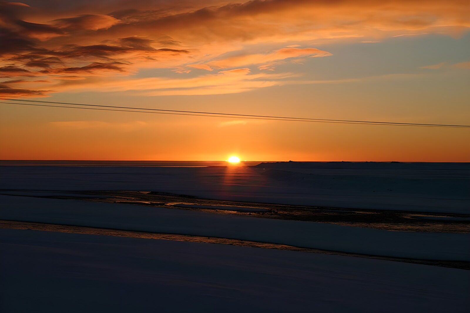 TP57110: Prachtige zonsondergang boven sneeuwlandschap
