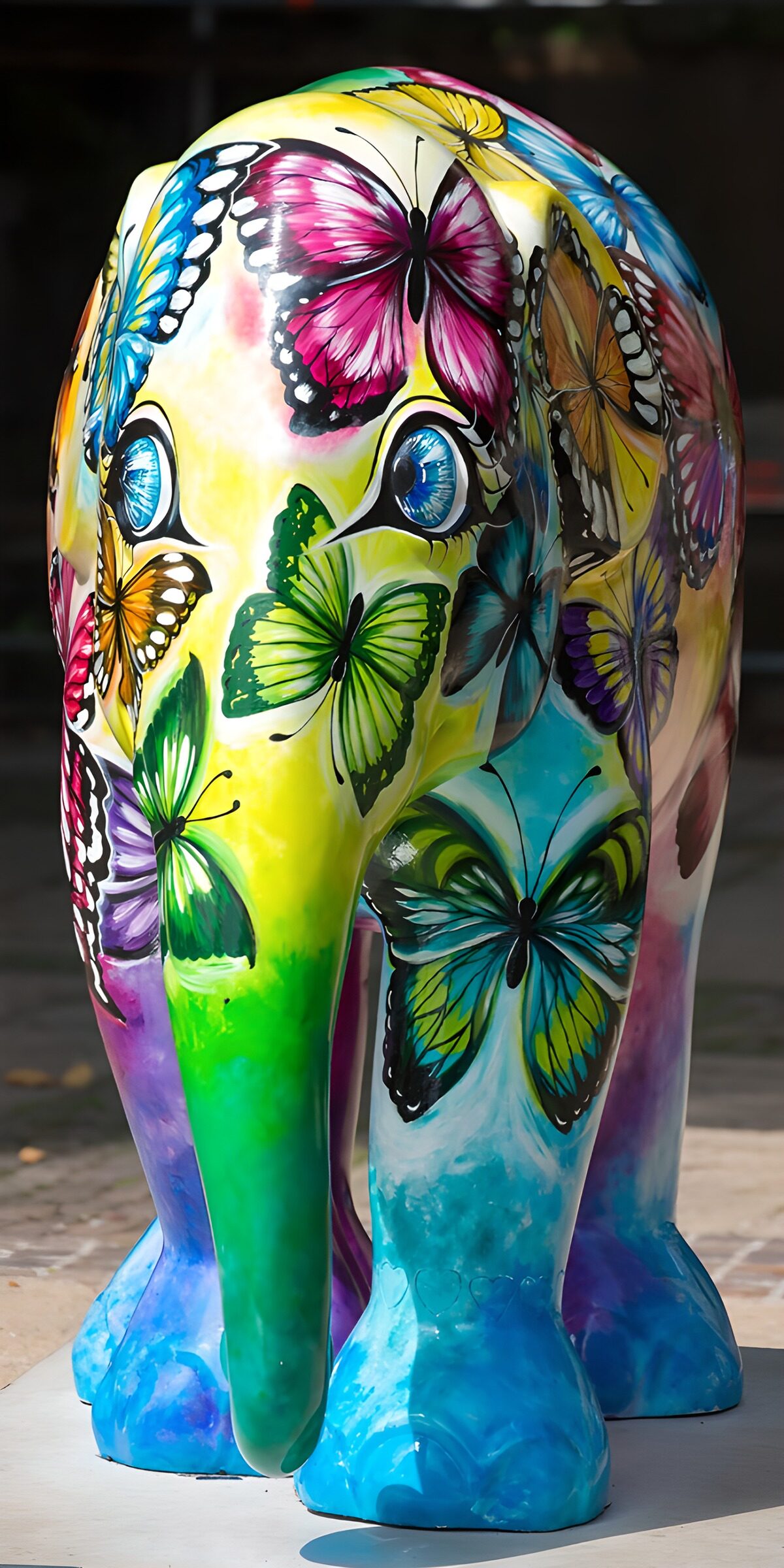 TP61738: Kleurrijke olifant met vlinders