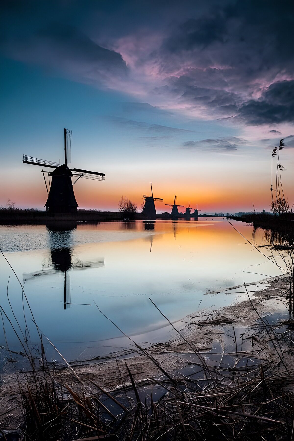 Windmolens bij zonsopgang