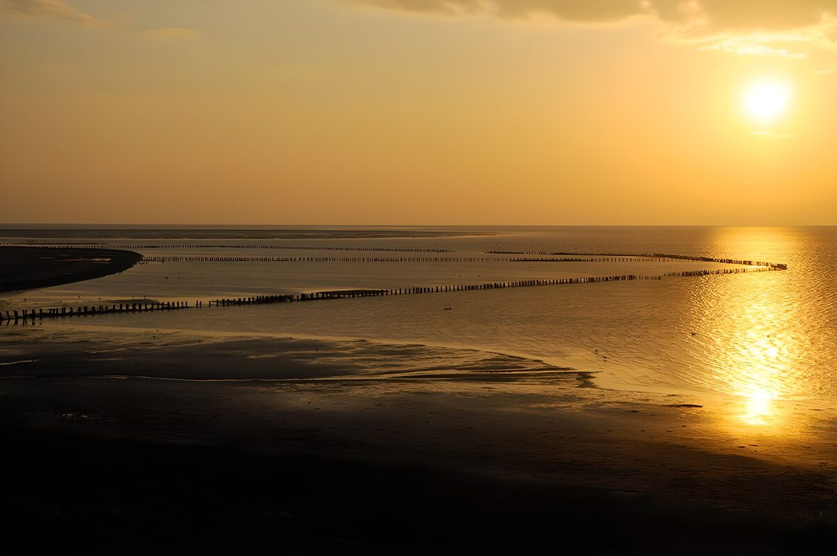 Zonsopgang boven het Wad