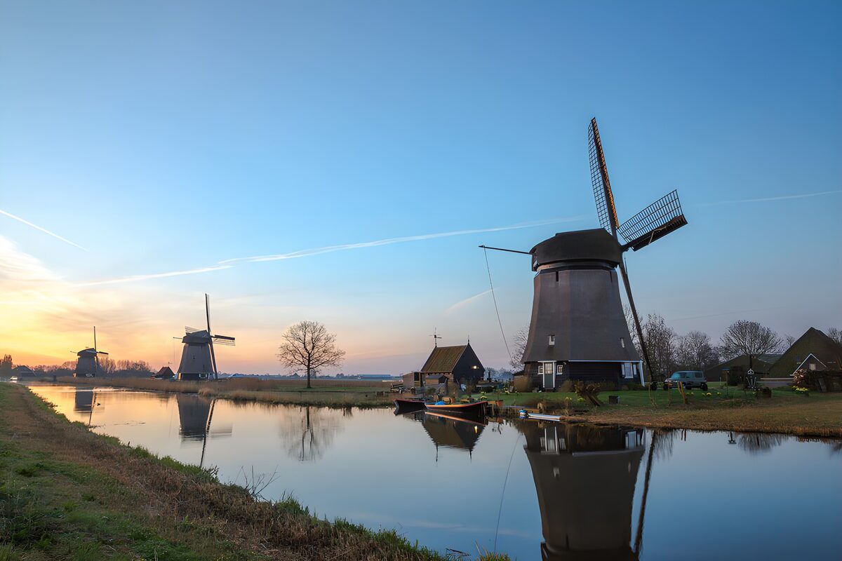 TP37766: Molens bij zonsondergang