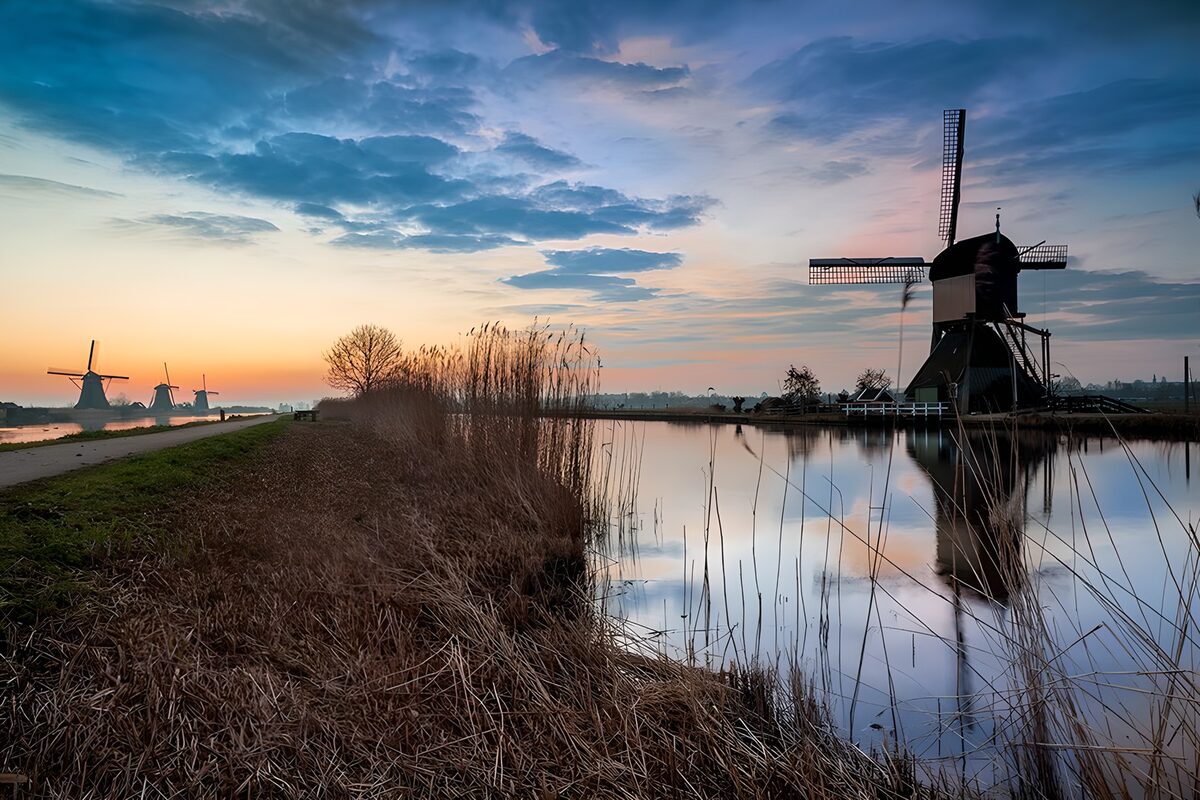 TP19031: Prachtige molens bij zonsopgang