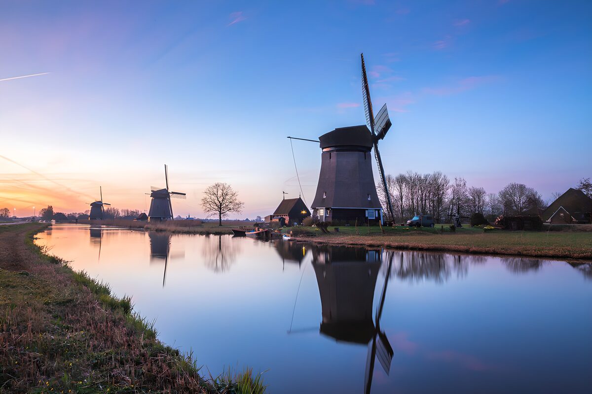 TP75405: Prachtige molens bij zonsopgang
