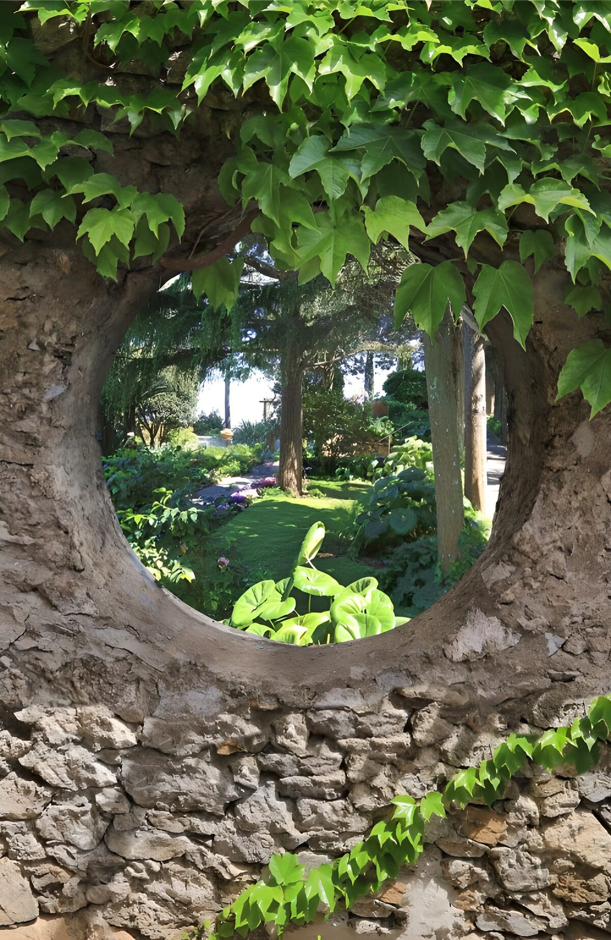TP29542: Muur met ronde doorgang  en doorkijk nnaar Italiaanse tuin
