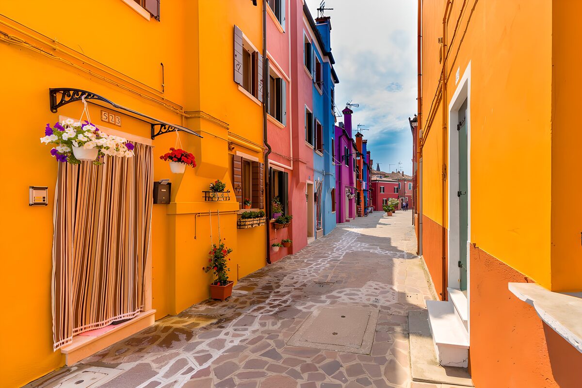 Kleurrijke straat in Burano