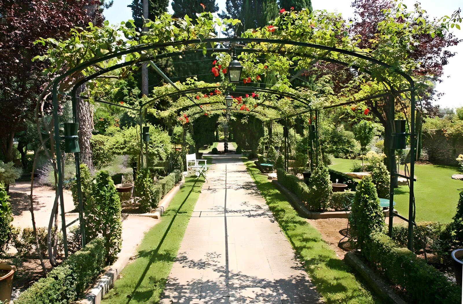 TP97600: Doorkijk rozenboog in Franse tuin versie 3