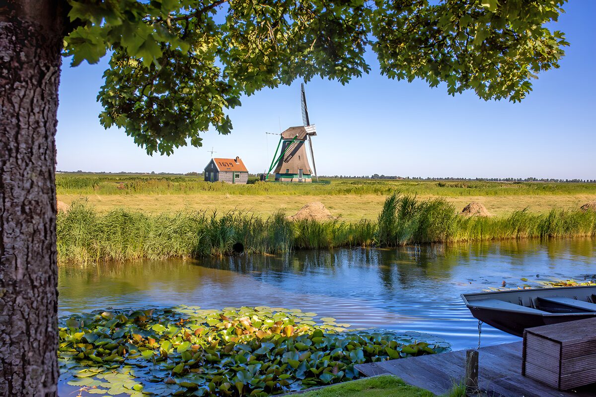 Pittoreske molen aan de Hollandse waterkant