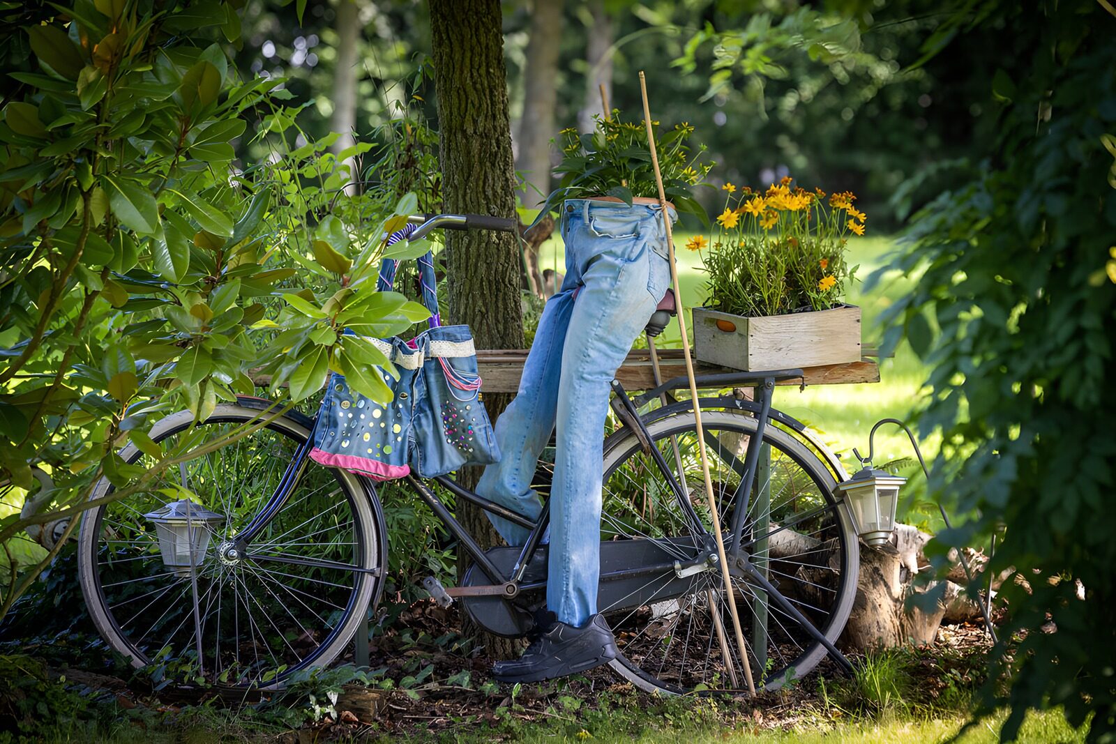 TP28324: Fiets met bloemen en een jeans