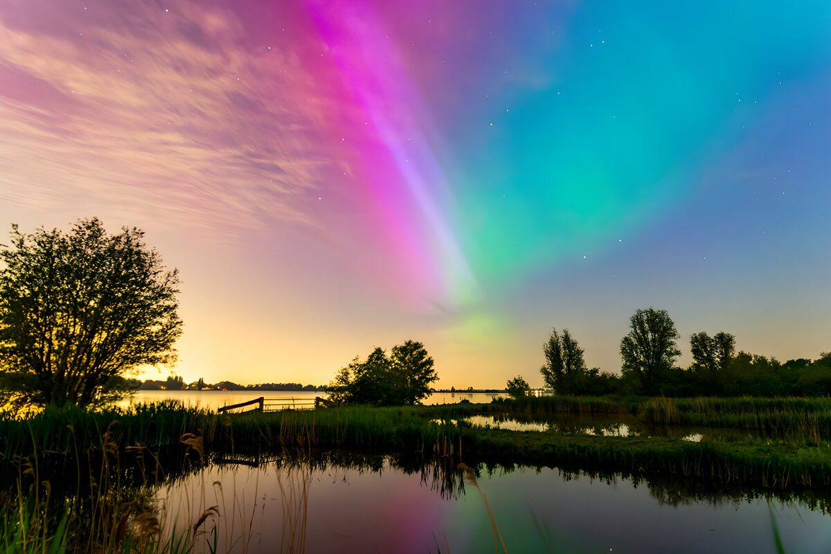 Mystieke hemel boven het water