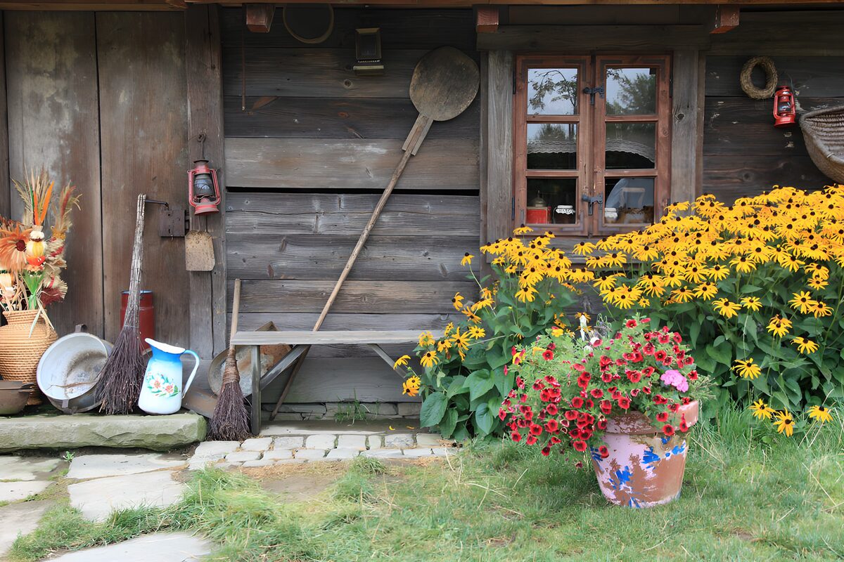 Ideale boerderijhoek met bloemen
