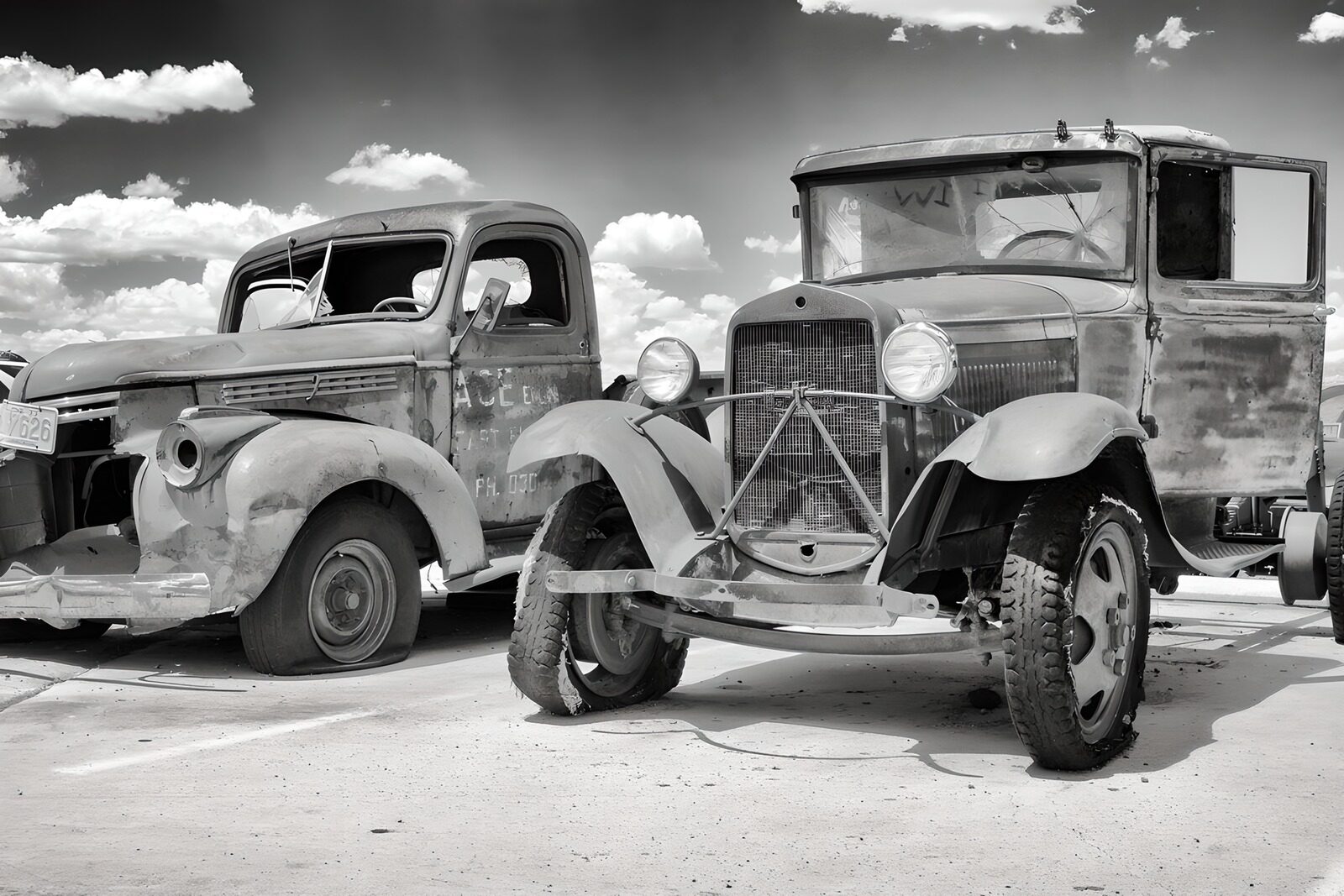 TP75306: Vintage voertuigen in zwart-wit