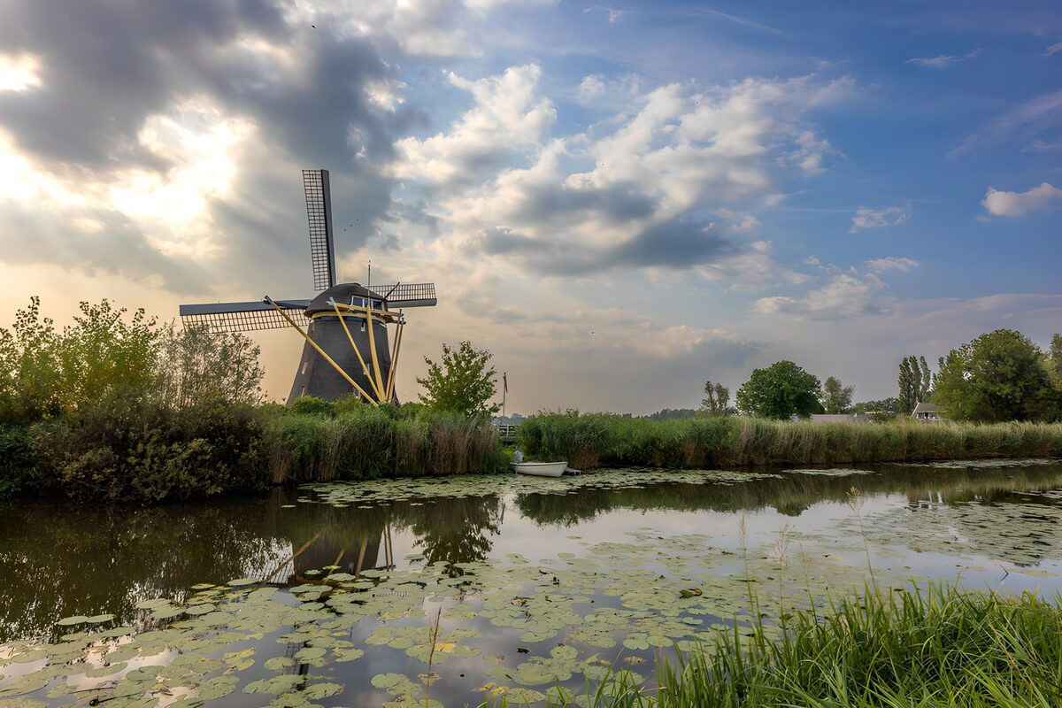 Molens en Natuur bij Zonsondergang