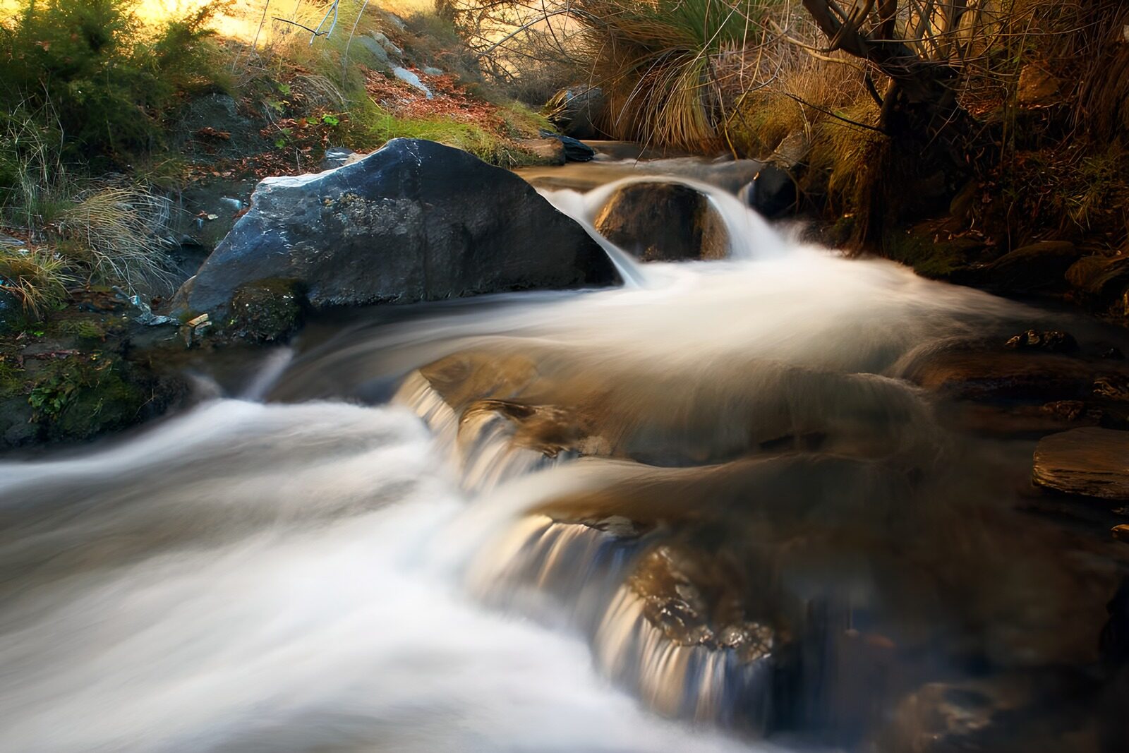 TP78238: Stromend Water tussen Rotsen