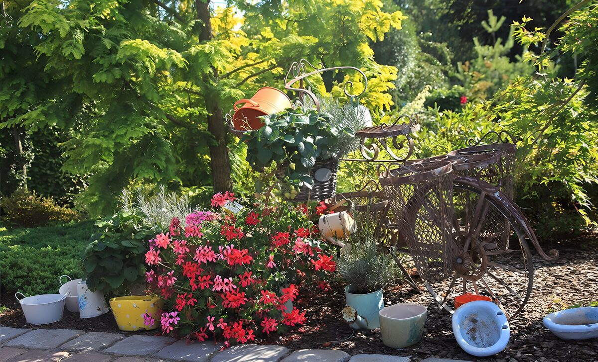 TP64001: Sfeervolle tuin met vintage fiets
