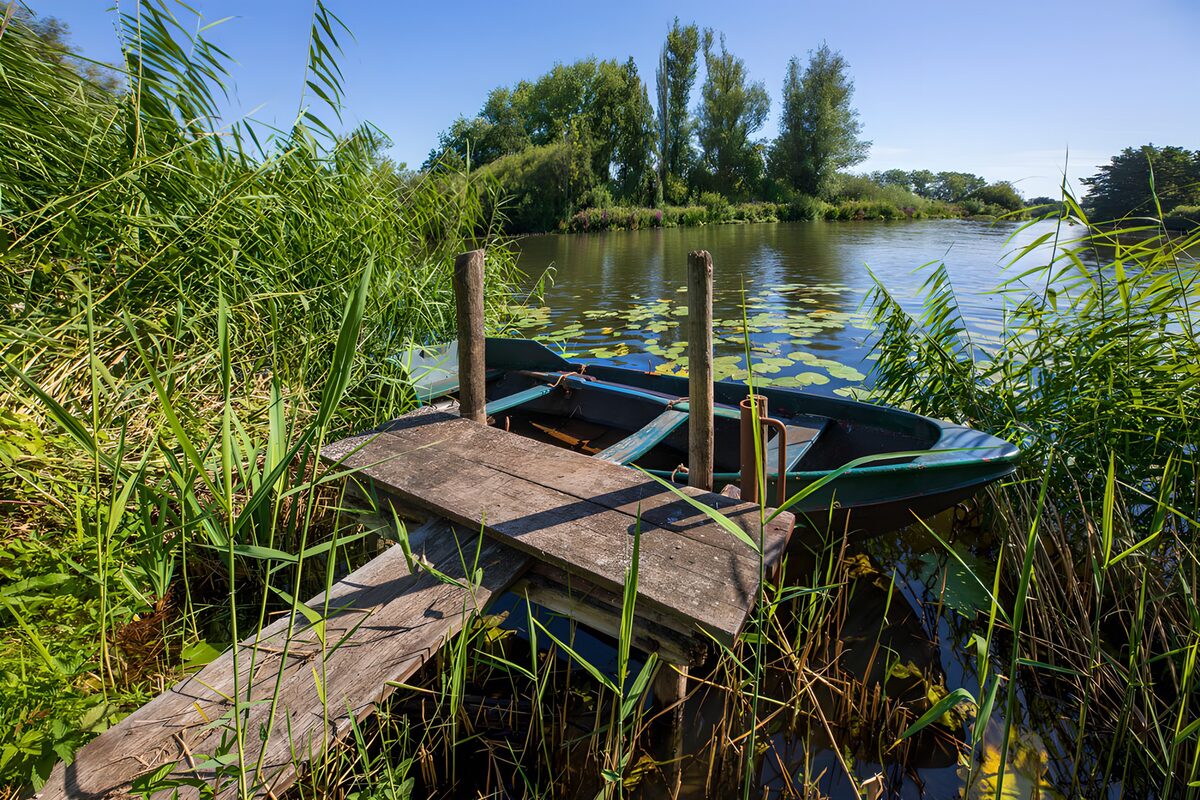 Rustige aanlegplaats aan het water
