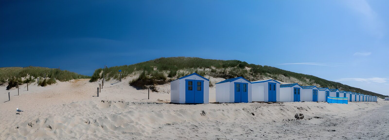 TP69670: Strandhuisjes aan de kust