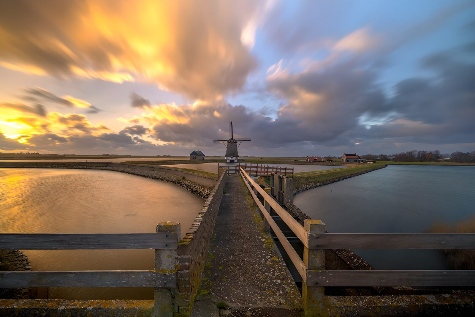 TP14950: Molens bij zonsondergang