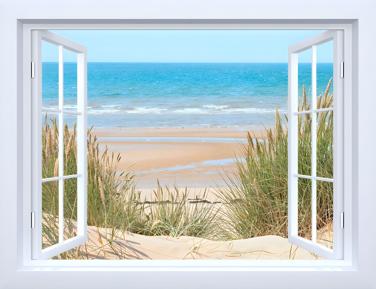 Uitzicht op het strand vanaf een raam