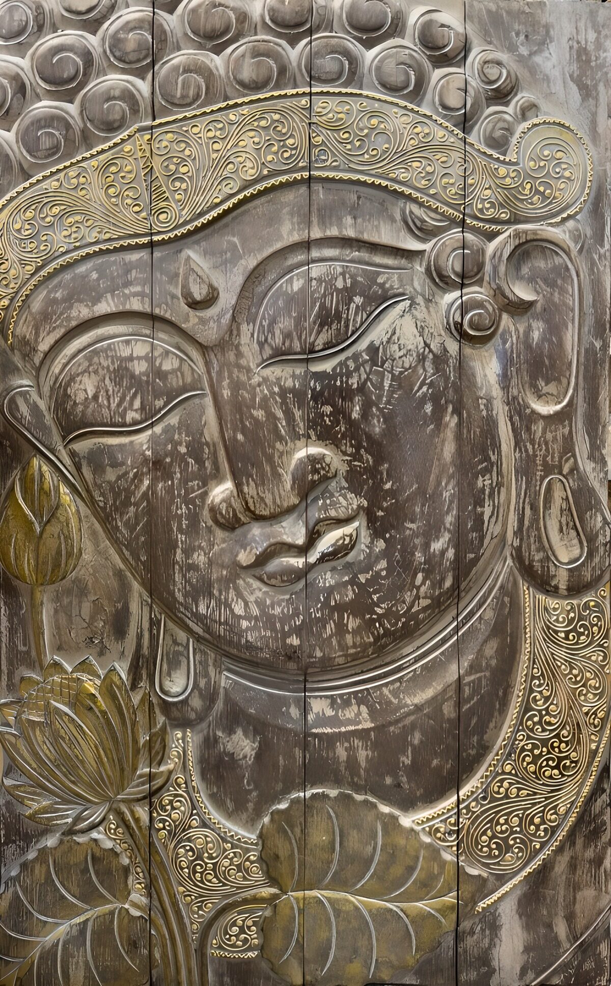 Houten reliëf van Boeddha