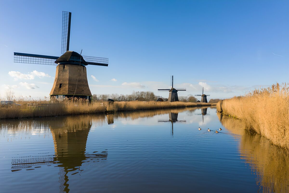 TP51879: Molens langs het water in Nederland