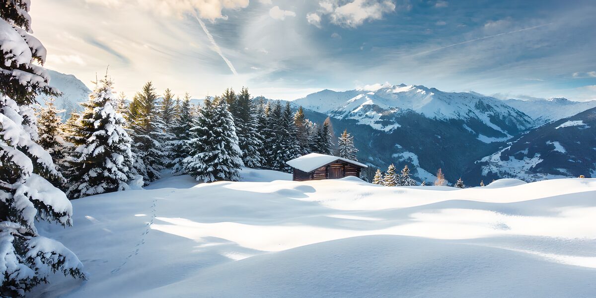 TP40414: Sneeuwlandschap met chalet en bergen