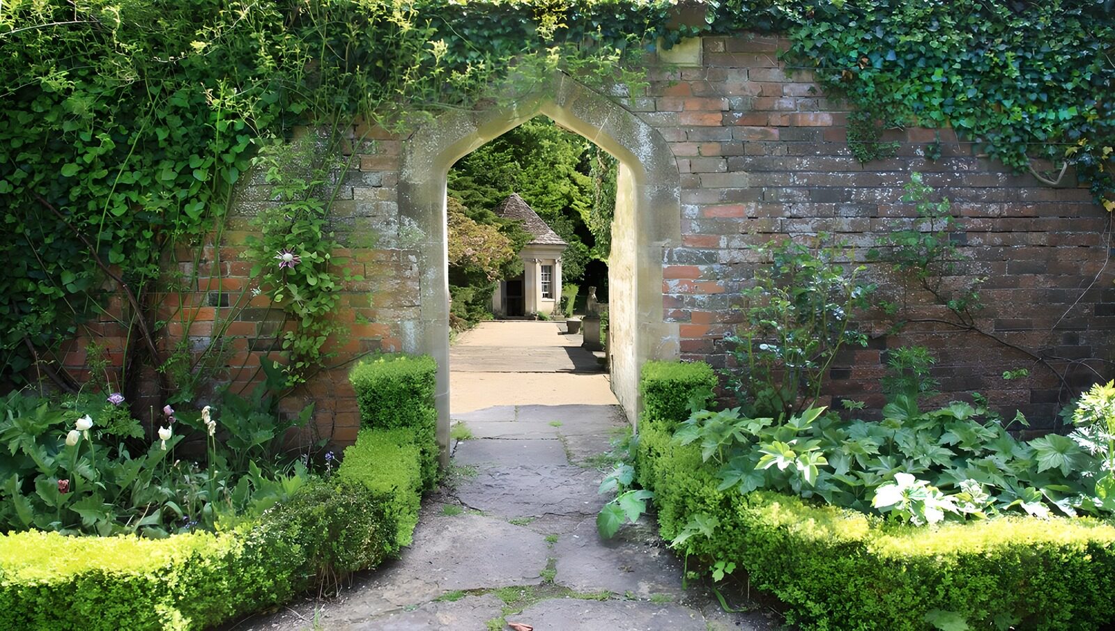 TP59636: Poort naar een Betoverende Tuin