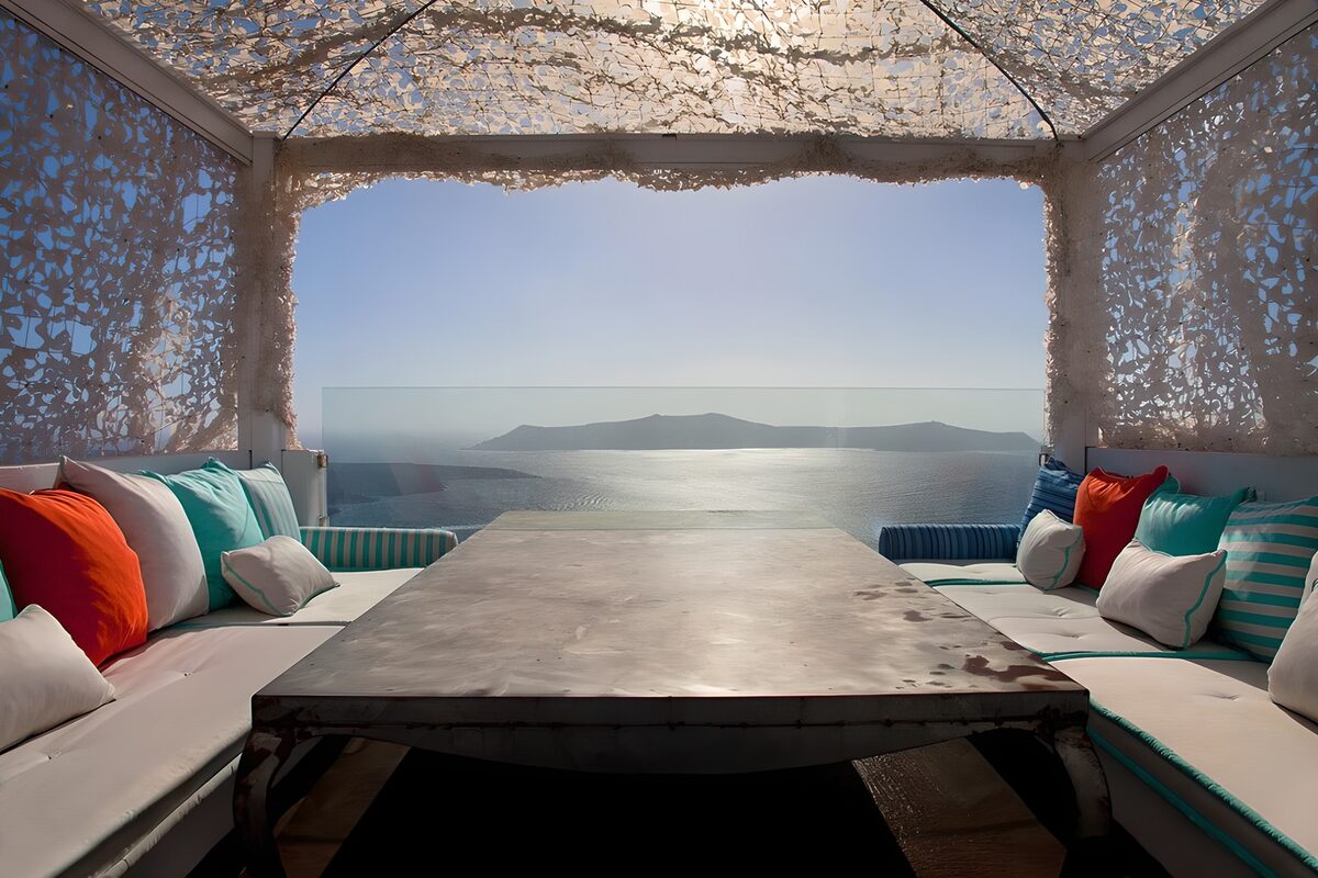 TP46839: Panorama uitzicht op zee met loungeset