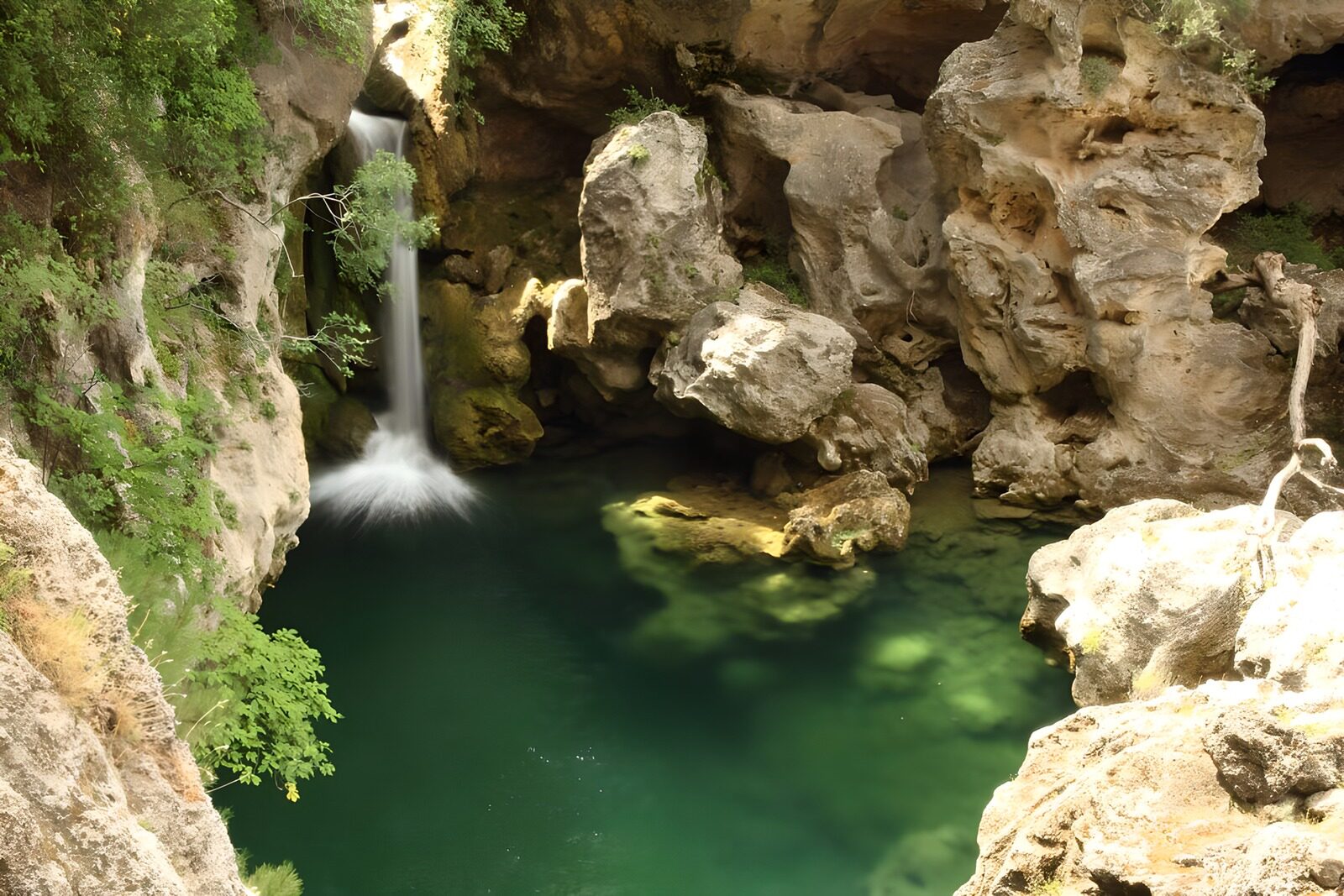 TP76290: Waterval in een prachtige kloof