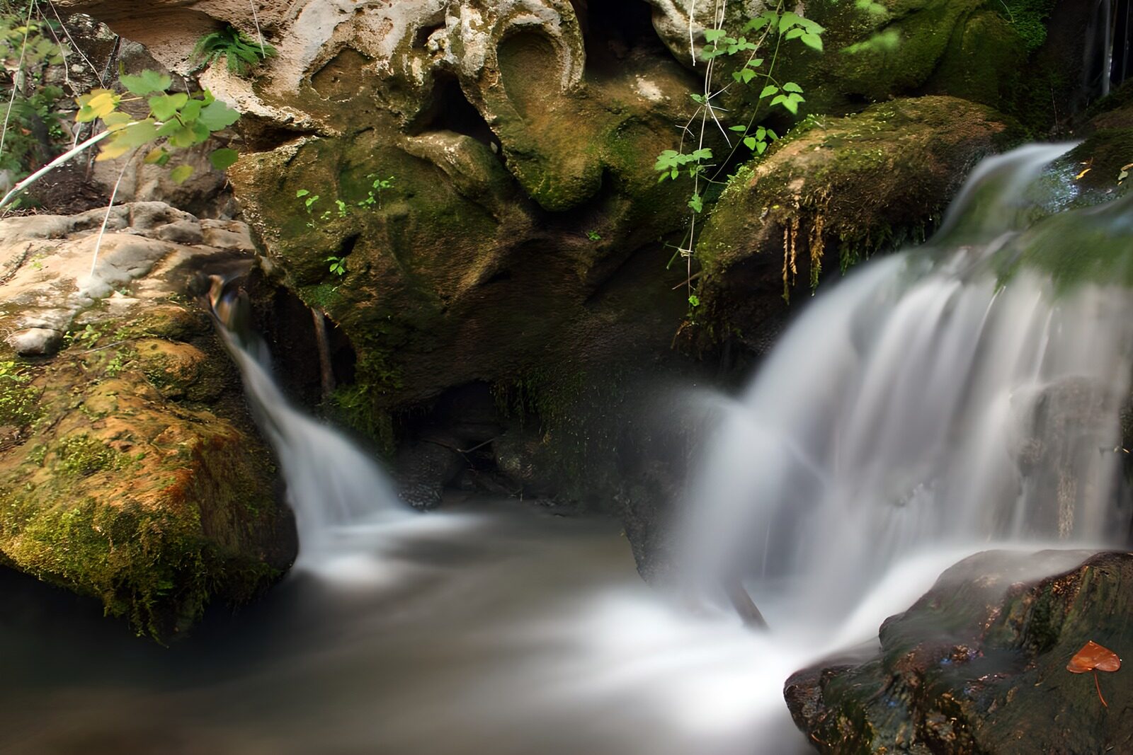 TP62409: Rustgevende Waterval in de Natuur