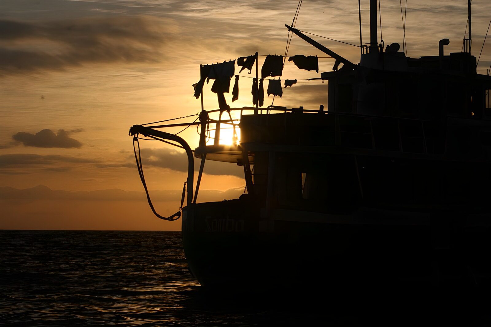 TP94398: Zonsopgang boven het schip