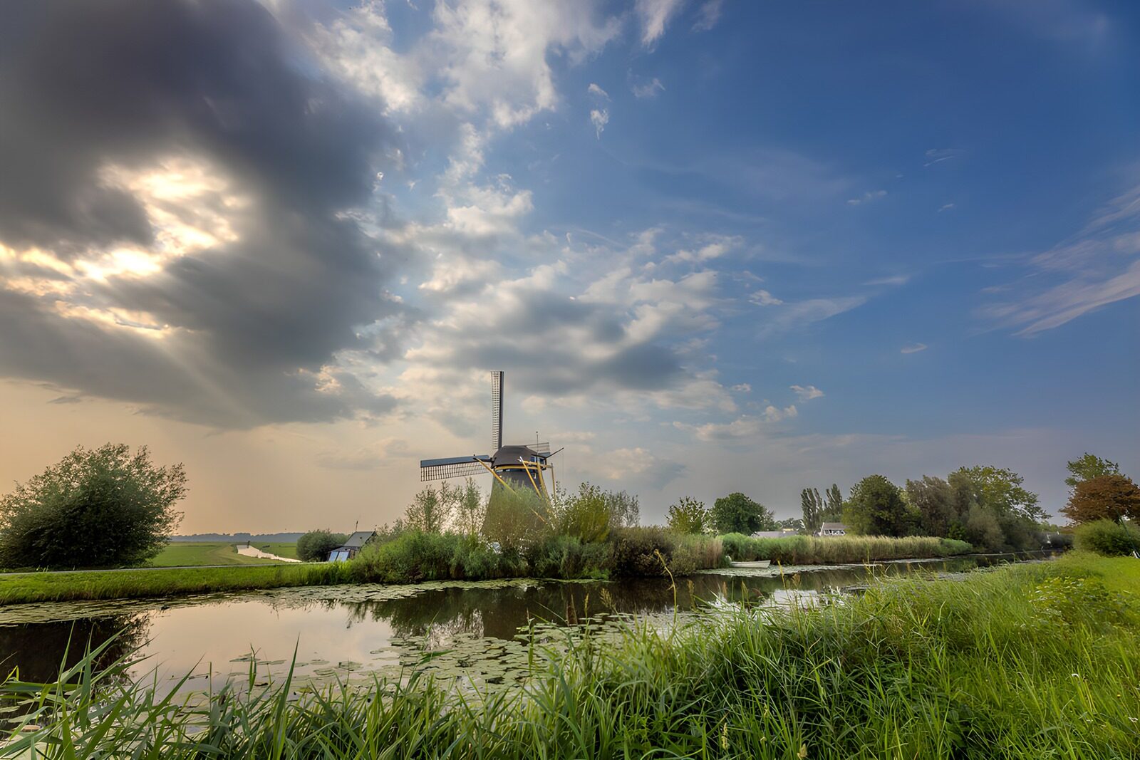 TP51265: Prachtige molen aan de waterkant