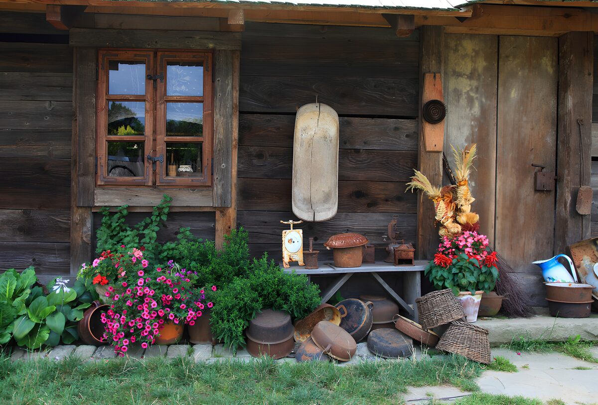 TP93029: Historische boerderij met bloemen en accessoires