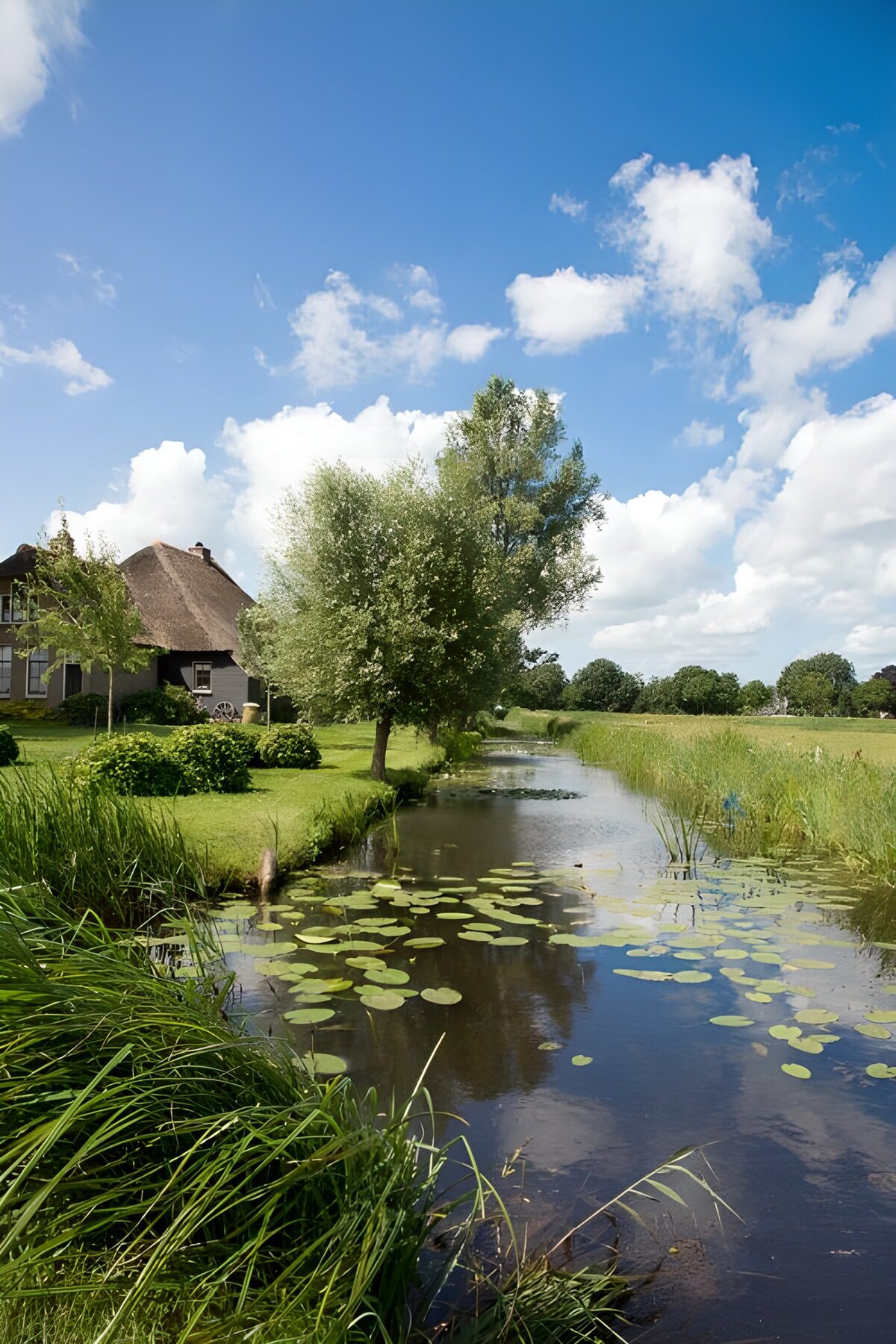 Vaart langs boerderij